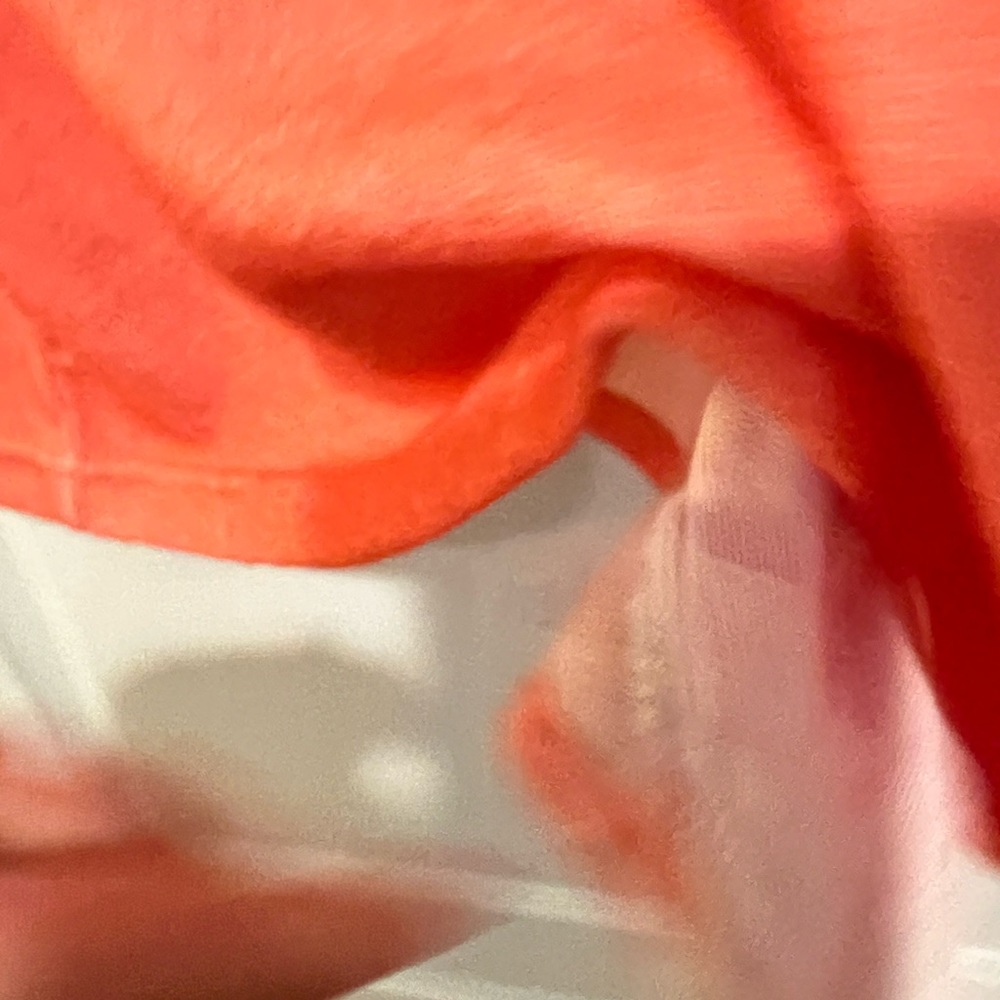 Light weight thin sweater tee - Picture 3 of 3